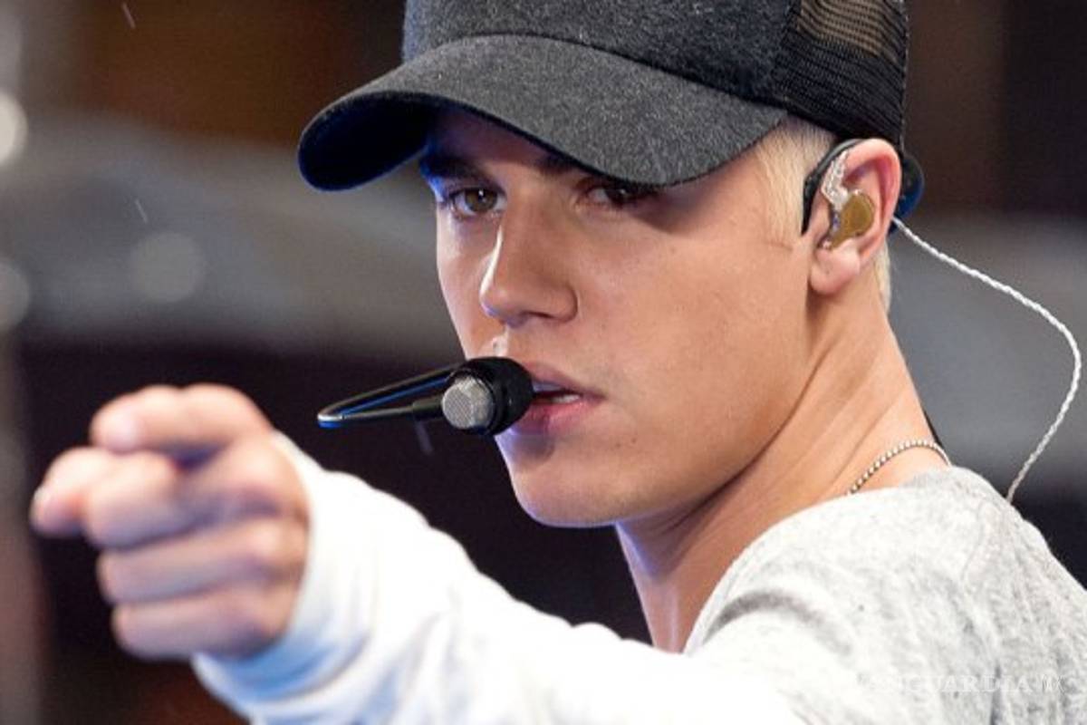 Justin Bieber le pide a sus fans que dejen de gritar en su concierto