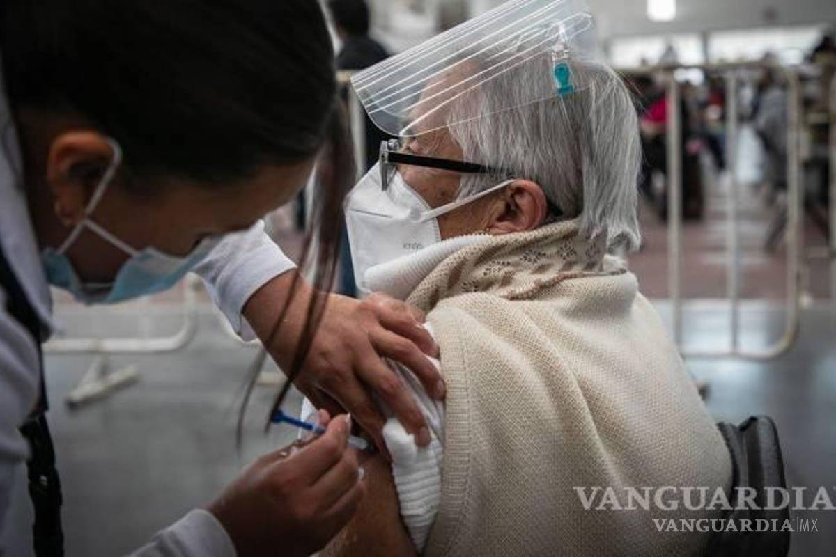 Abren registro en Saltillo para refuerzo de vacuna antiCOVID a adultos mayores