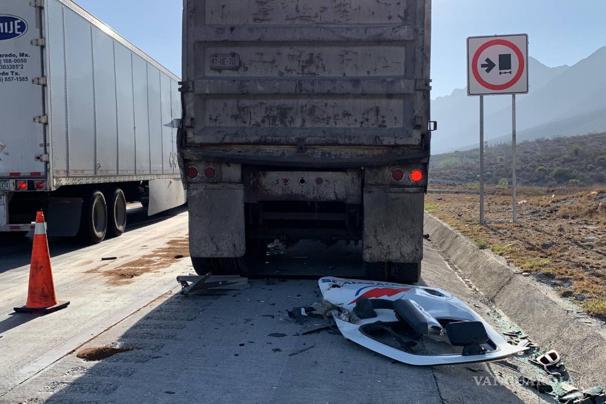 Salta de camión en llamas y fallece al caer y golpearse la cabeza en la Saltillo-Monterrey