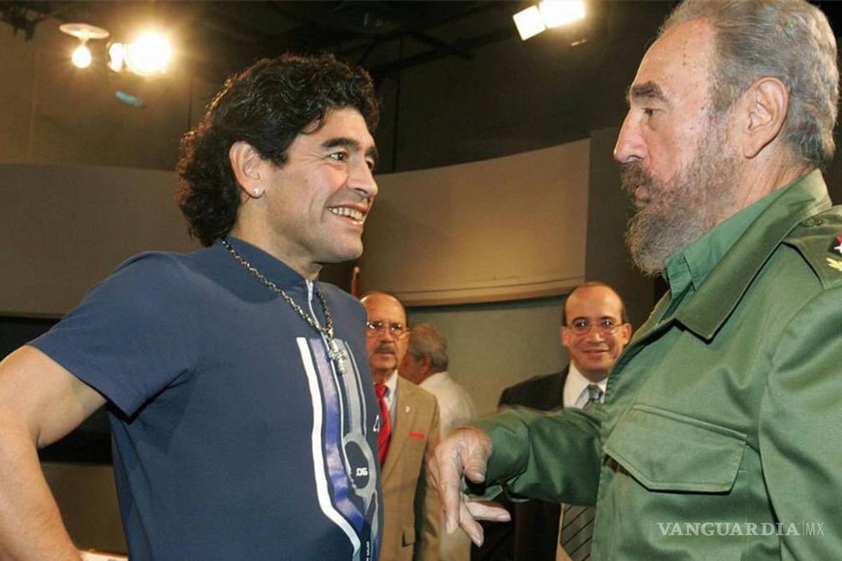 Usuarios recuerdan amistad de Maradona y Fidel Castro, ambos murieron el mismo día