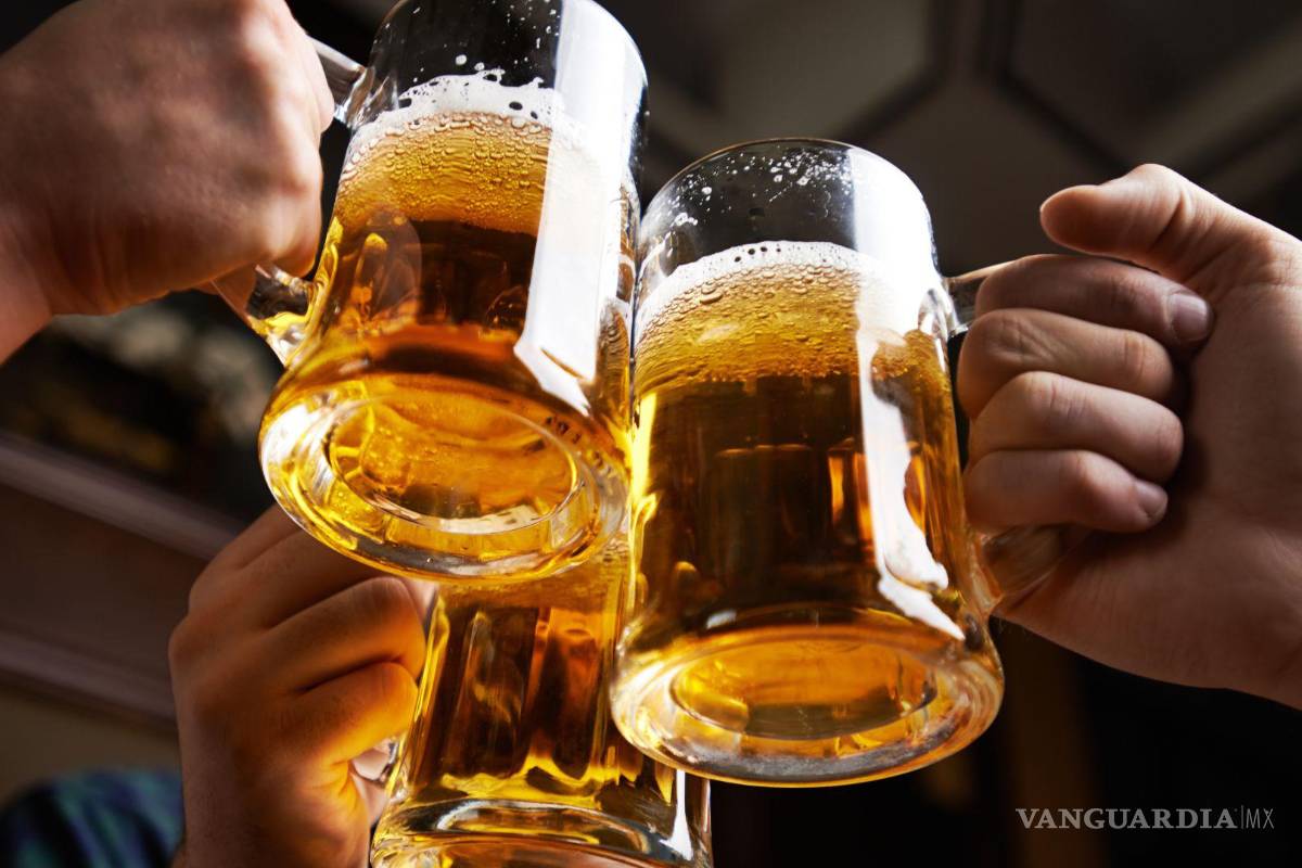 ¿Cerveza para el calor? ¡Cuidado, acelera la deshidratación!, advierte Salud de Coahuila