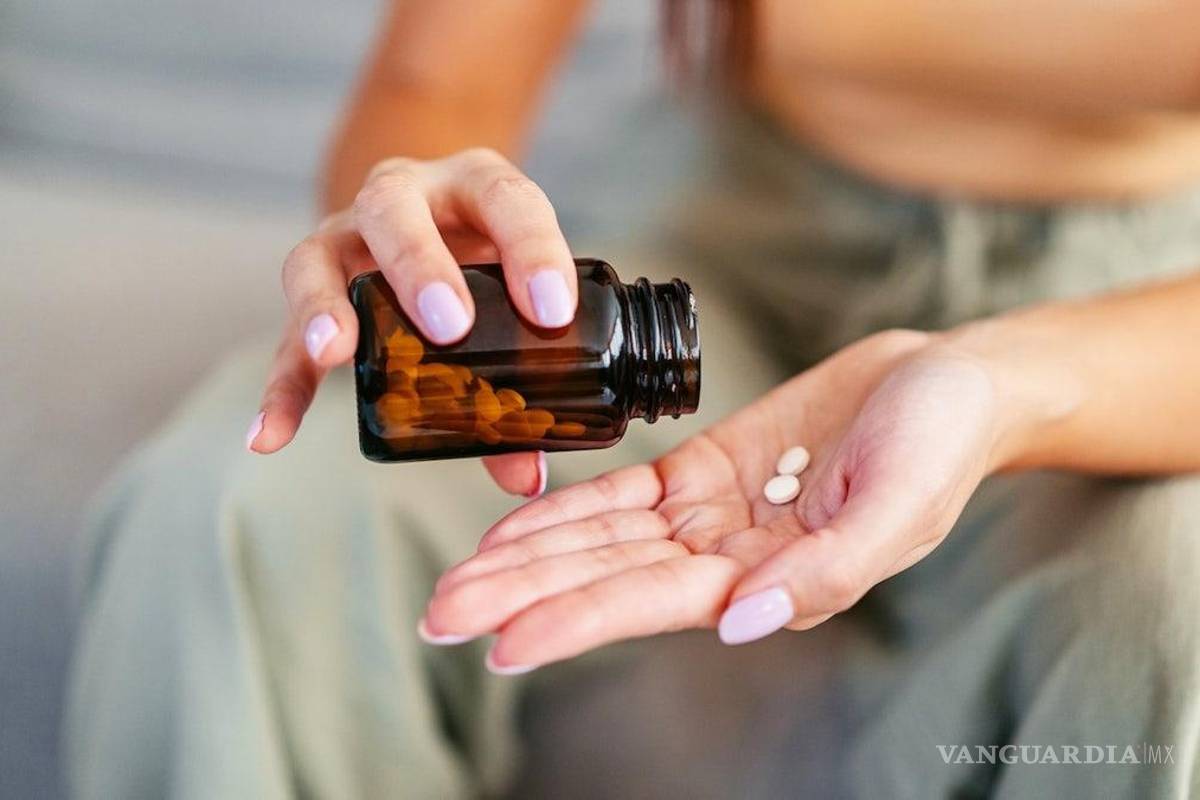 Analgésicos cotidianos como ibuprofeno y paracetamol podrían alimentar la resistencia a antibióticos, alerta estudio