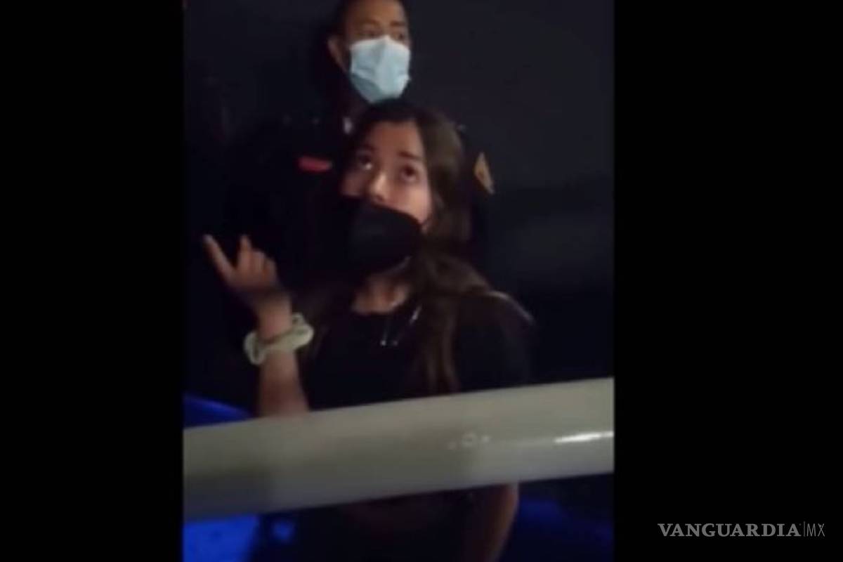 "Si yo te acuso, te vas a la cárcel", mujeres agreden a empleado de Cinépolis porque les pidió bajar los pies del asiento