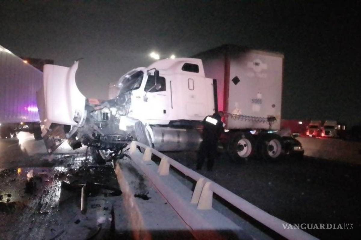 Ramos Arizpe: Trailero imprudente provoca caos en la salida a Monterrey