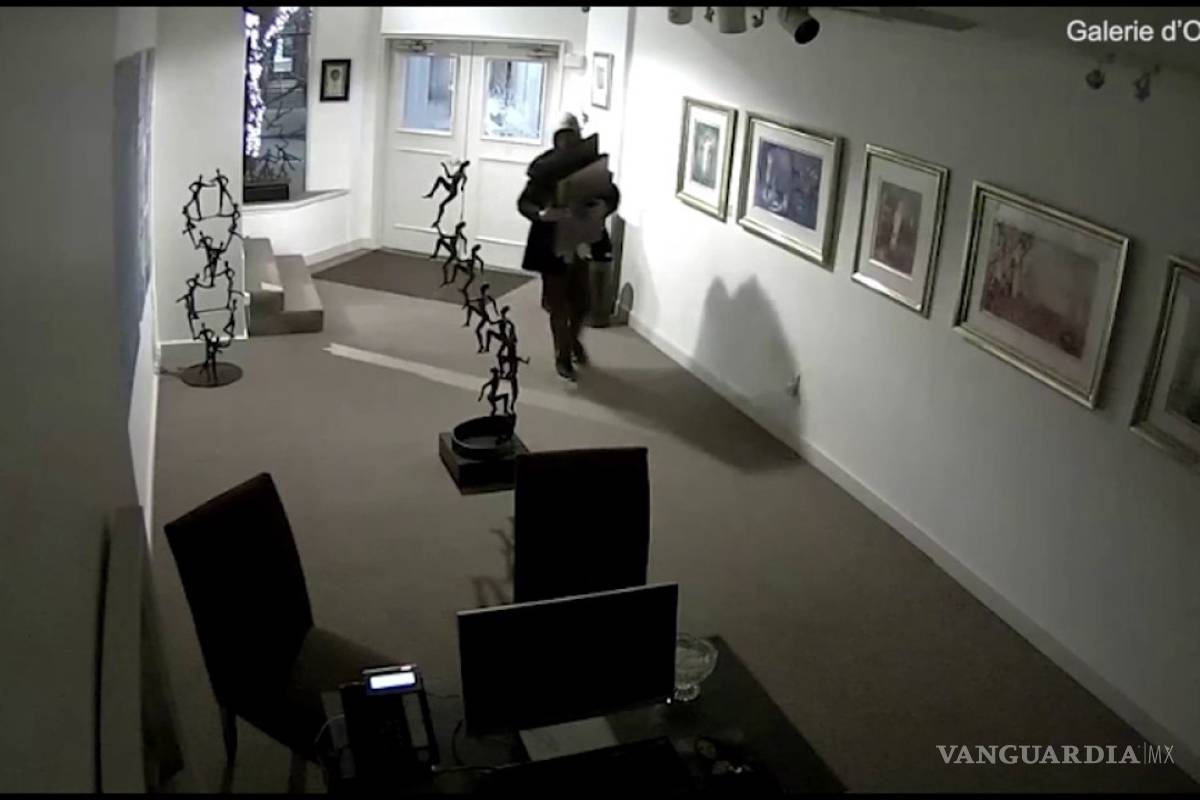 Ladrón de arte captado en el acto por fans de los Patriotas