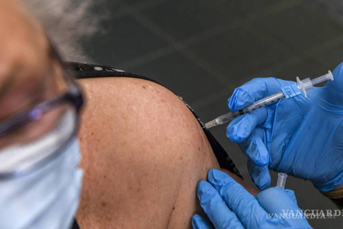 Variante Pirola: recomiendan aplicarse vacuna contra COVID-19 actualizada, pero ¿cubrebocas es efectivo?