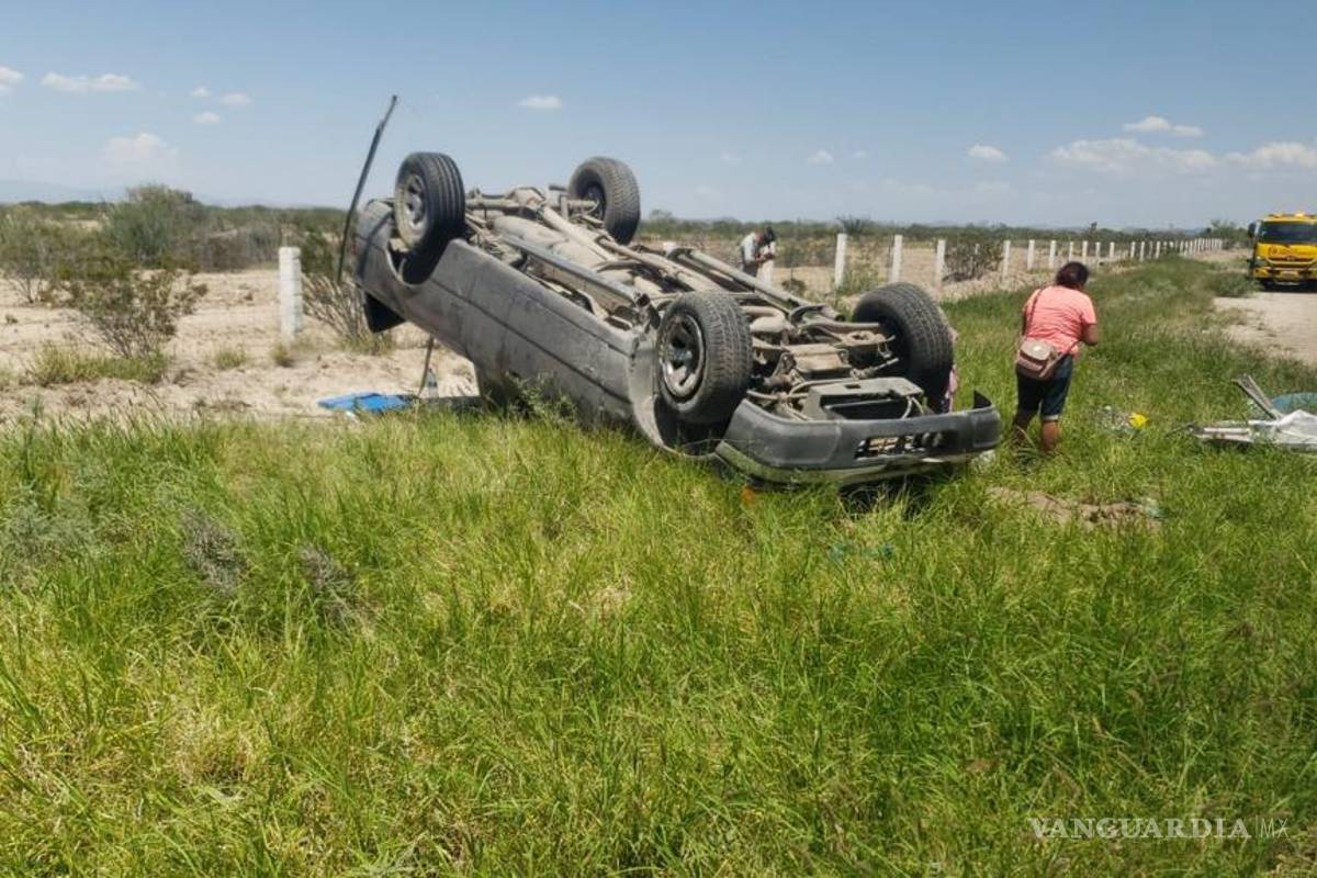 Conductor arriesga a su familia tras dormitada; vuelcan en la Torreón-Saltillo