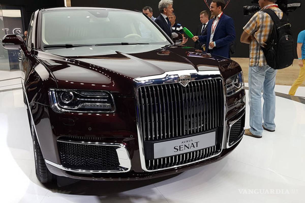 Aurus Senat, la "limusina de Putin" abre Salón de automóviles de Moscú