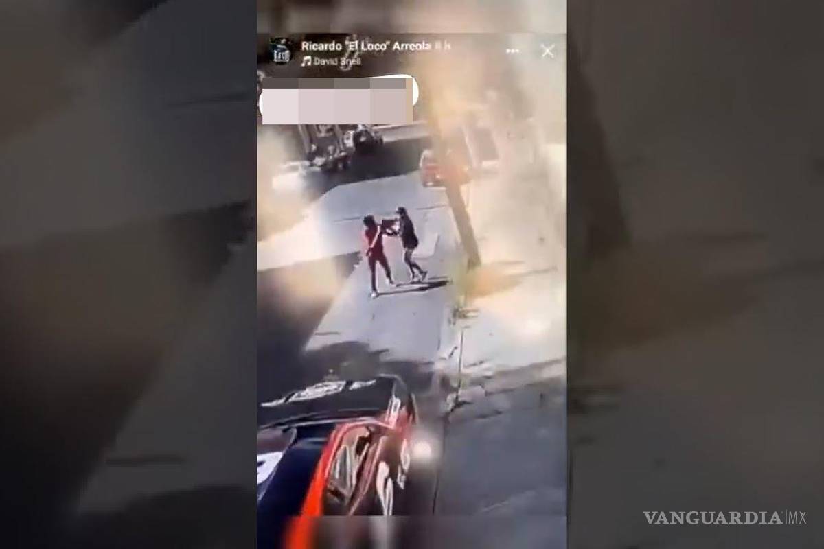 El ‘Loco’ Arreola sorprende a hombre grafiteando su auto, le da paliza y lo obliga a limpiarlo (VIDEO)