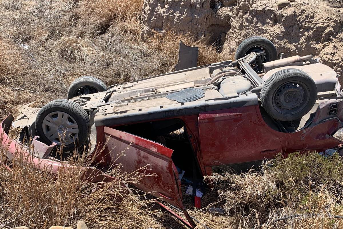 Dos monjas vuelcan en carretera Monclova-Saltillo; una está grave