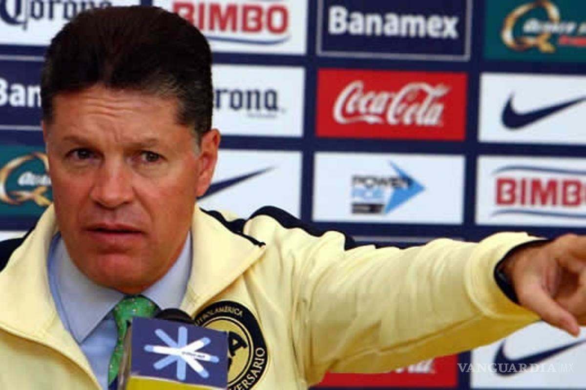 Auxiliar de Chivas habría intentado agredir a Peláez al final del Clásico