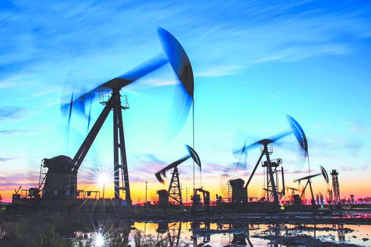 Petróleo intenta recuperar terreno; se mantiene la presión sobre los precios: analista