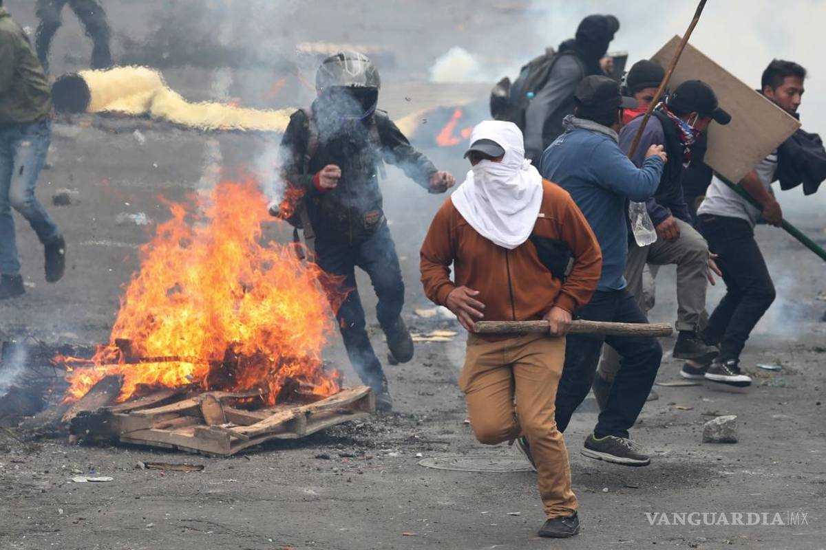 Presidente de Ecuador manda al Ejército a las calles tras decretar toque de queda