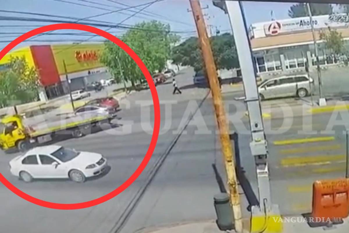 Saltillo: Grúa que atendió accidente en V. Carranza fue captada dando vuelta prohibida (video)