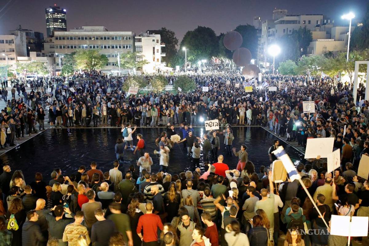 Miles de israelíes exigen la renuncia de Netanyahu