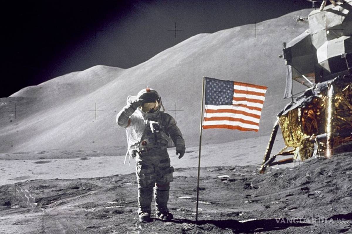 Subastarán polvo lunar tomado por Neil Armstrong