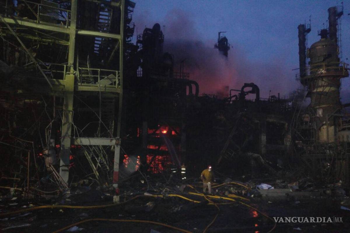 $!Explosión en planta petroquímica Pajaritos deja 3 muertos y 136 heridos (FOTOS)