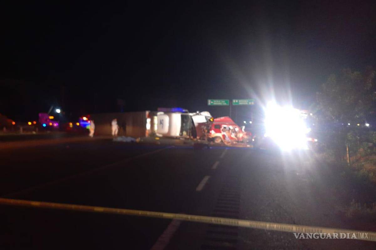 Saltillo: Choque entre camioneta y tráiler en ejido Huachichil deja 6 muertos, entre ellos 3 menores