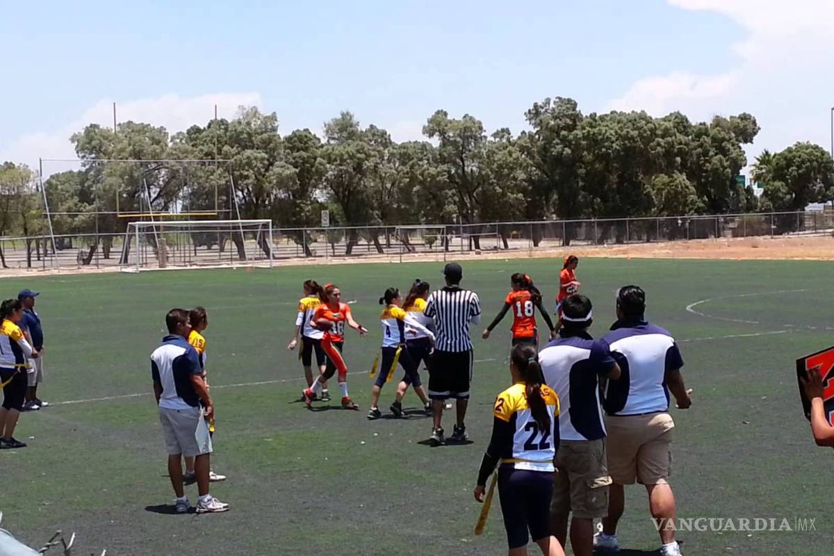 Lobas se quedan fuera de las medallas en Tochito bandera