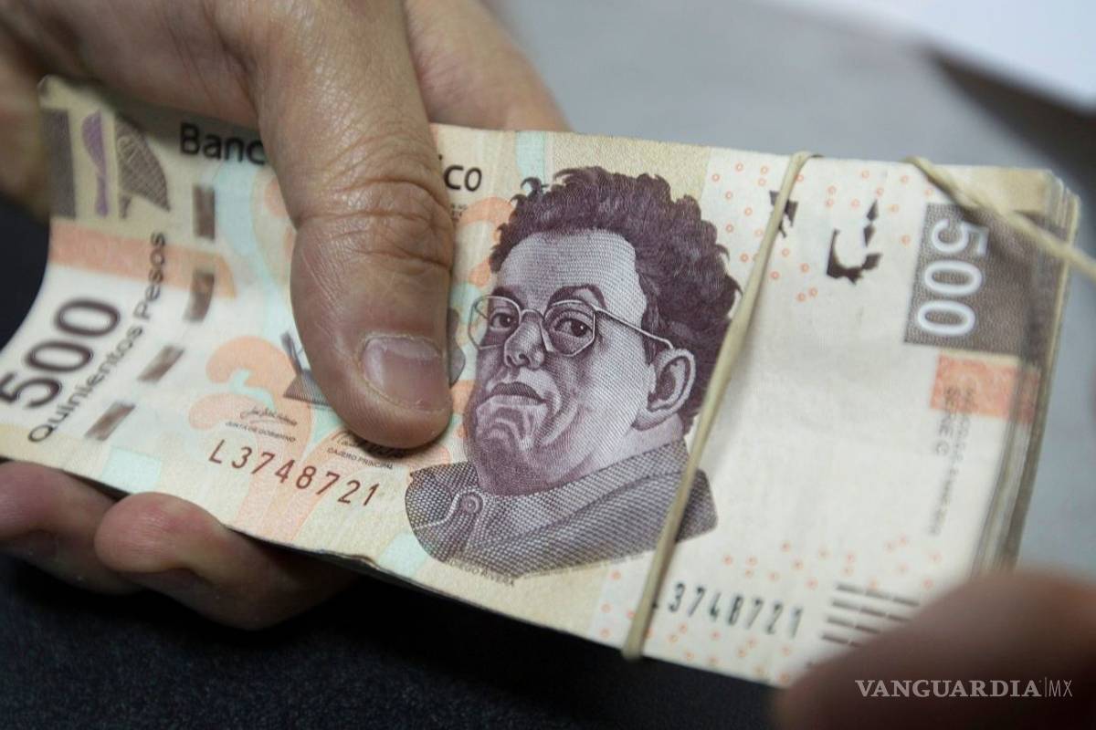 Fingen ayudarlo a cambiar una llanta y le roban 52 mil pesos en Torreón