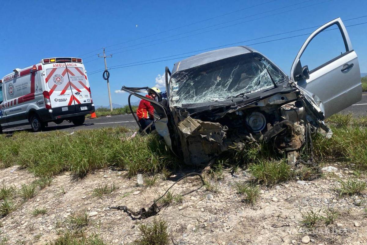Mujer pierde la vida tras ponchadura de neumático en la carretera a Monclova