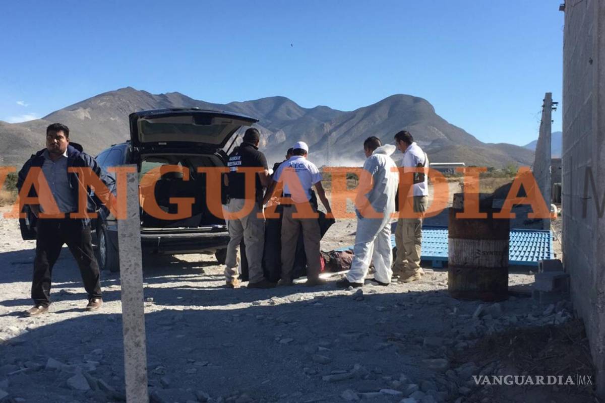 Portón de acero aplasta y mata a hombre en Arteaga