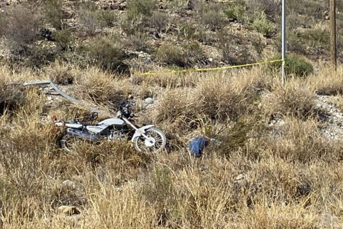 $!La motocicleta y el equipo detector que pertenecían a la víctima, fueron encontrados en el lugar.