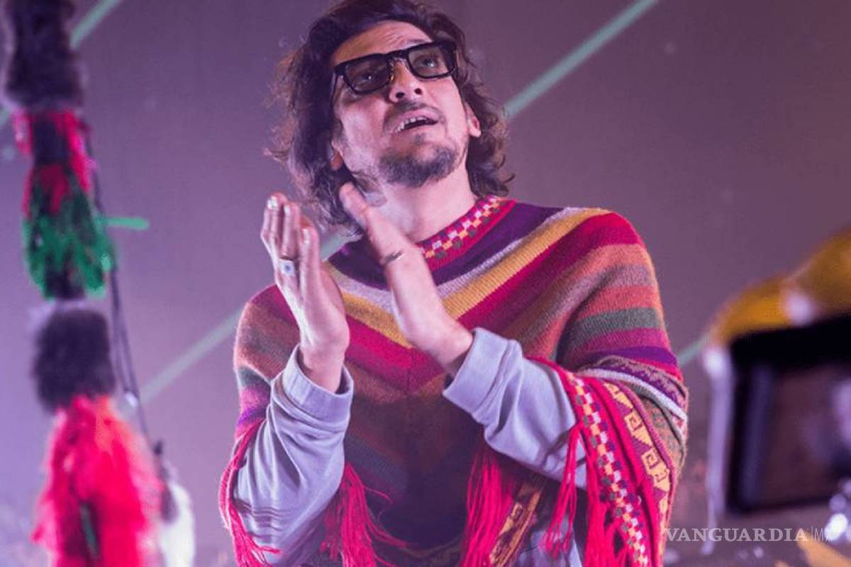 Elimina Twitter cuenta a León Larregui, descalificó vacunas y pidió a fans que no se vacunen contra COVID-19