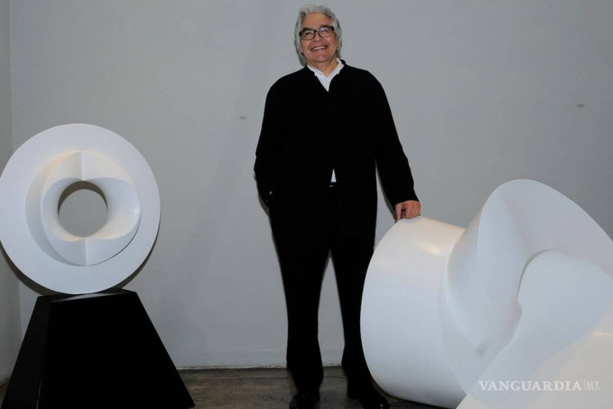 Pasión del escultor mexicano Sebastian por las formas geométricas se ve reflejada en "Toroides"