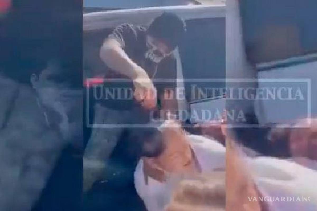 Sicario de Cárteles Unidos rapa a mujer que le tocó el claxon en Michoacán (video)