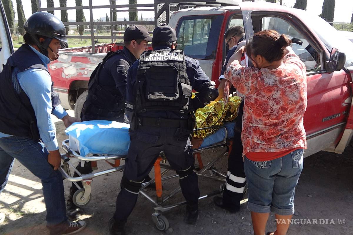Policías atienden parto en plena carretera Parras-Paila