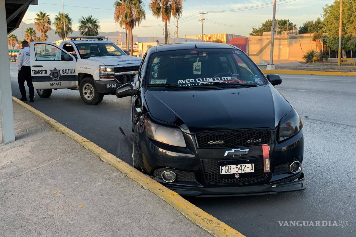 Saltillo: tras quedarse dormida al volante, mujer choca en boulevard Rufino Tamayo