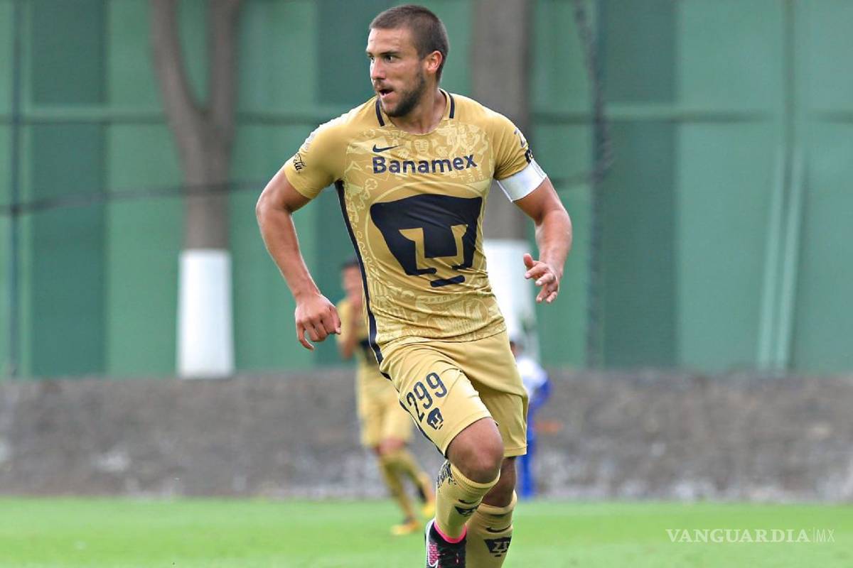 Debuta Pumas a Andrés Iniestra y las redes sociales explotan