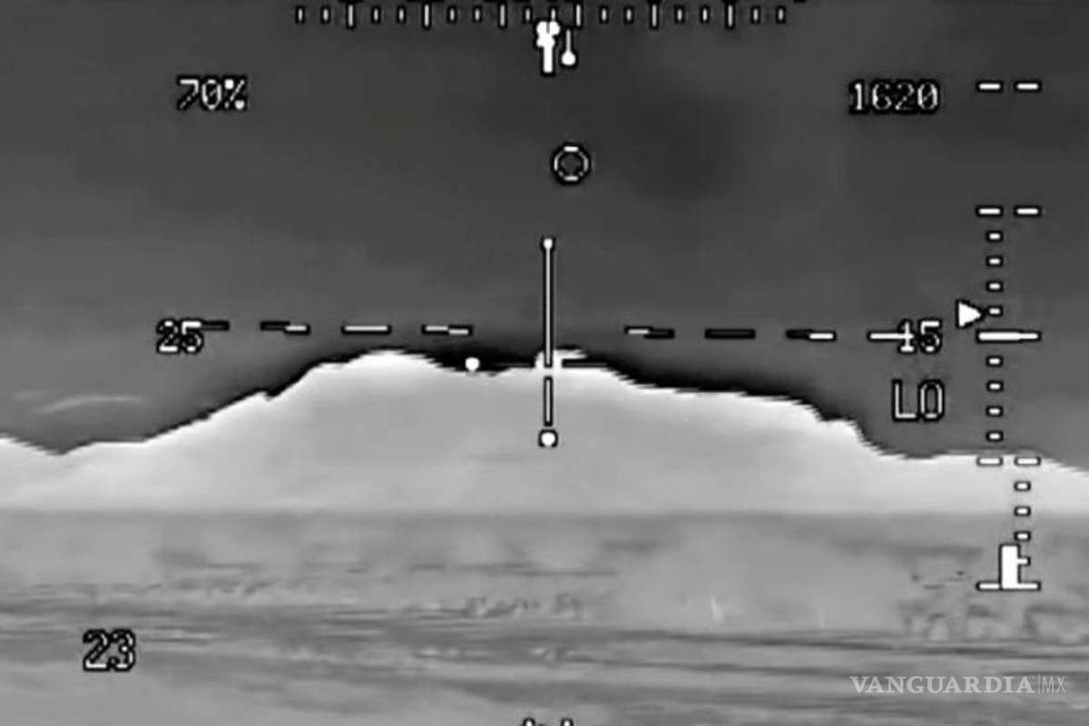 ¡Impresionante!... armada de EU capta a tres ONVIS volando a velocidades increíbles (video)