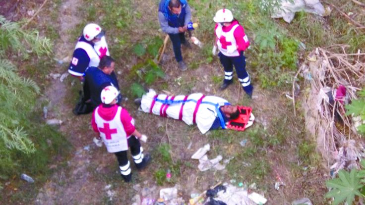 Encuentran a hombre en el fondo de arroyo en Saltillo; culpa a policías de Fuerza Coahuila