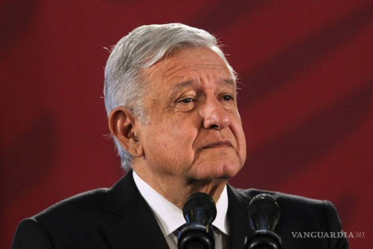 AMLO acepta que hubo errores en despidos, pero advierte que vienen más recortes