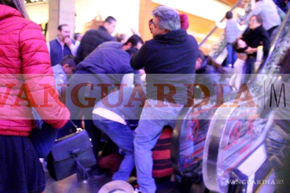 Niña sufre accidente en las escaleras eléctricas de plaza comercial de Saltillo