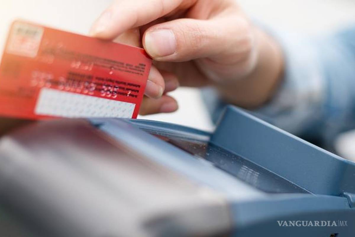 ¿Sí es tu tarjeta?, cuidado, ahora te la cambian por otra para sacarte todo el dinero