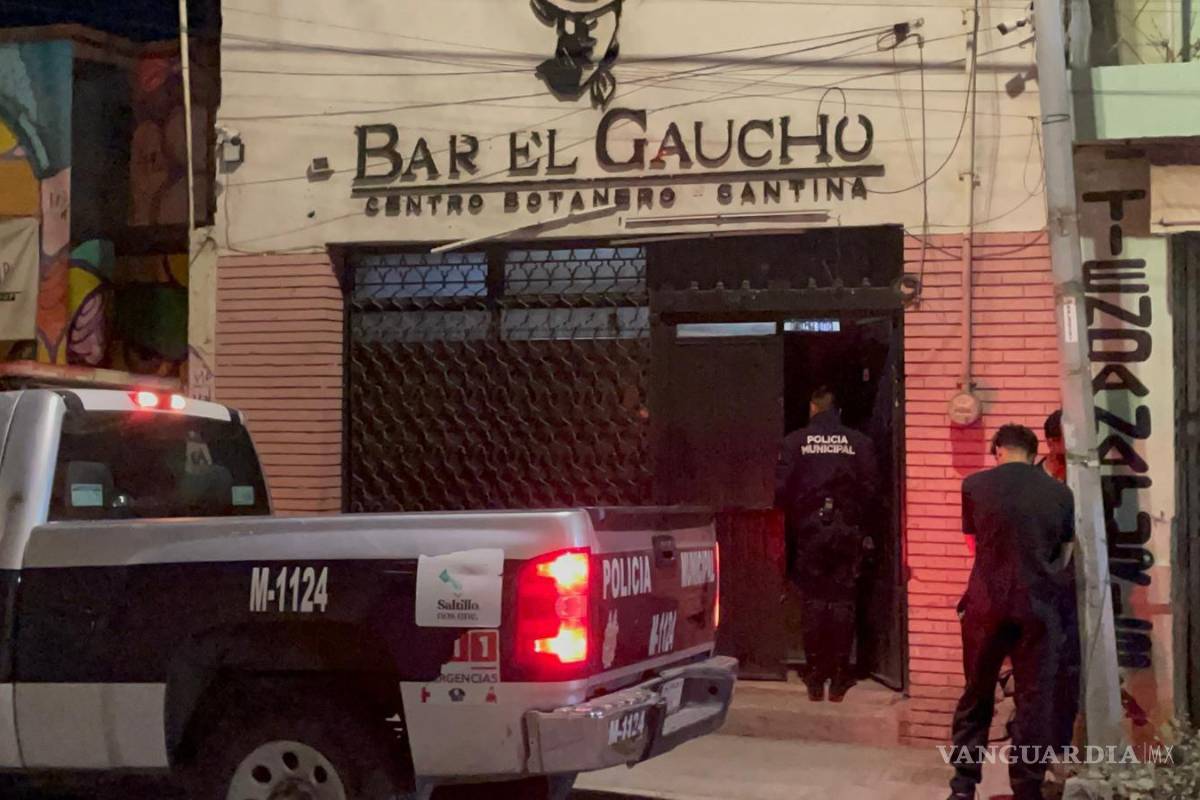 Saltillo: mujer es bajada a golpes de un taxi por un hombre ebrio en la Zona Centro