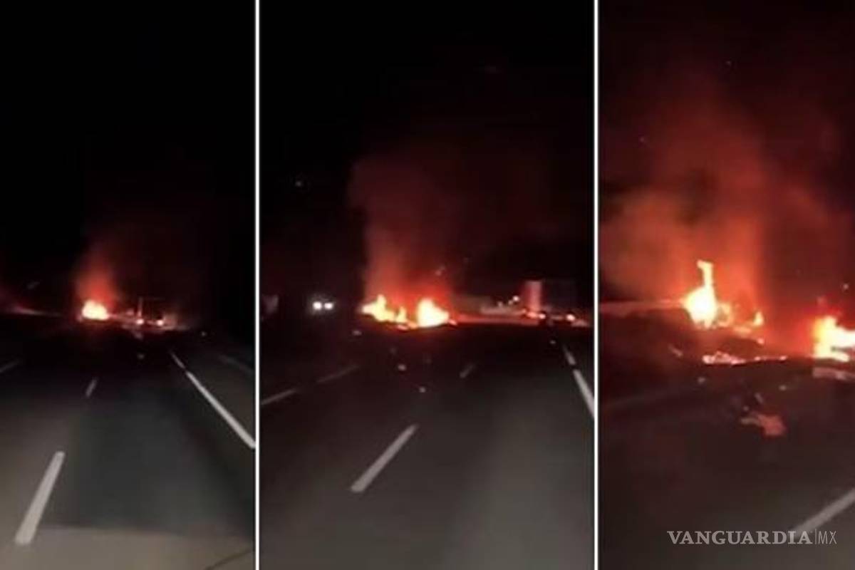 $!El vehículo se incendió en minutos luego del encontronazo.