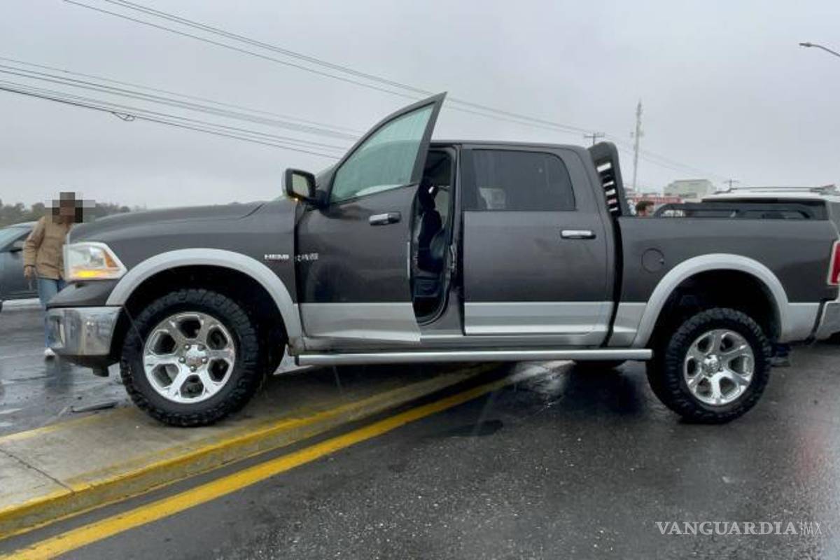 $!El impacto provocó tráfico momentáneo en el cruce con el bulevar Moctezuma, en Residencial San Patricio.