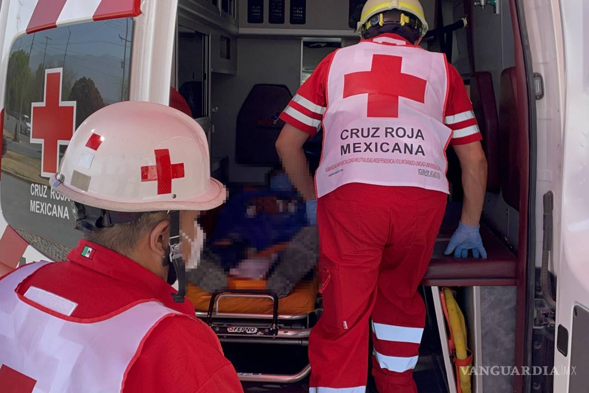 Aparatosa caída de caballo deja a joven en estado delicado, en Nueva Rosita