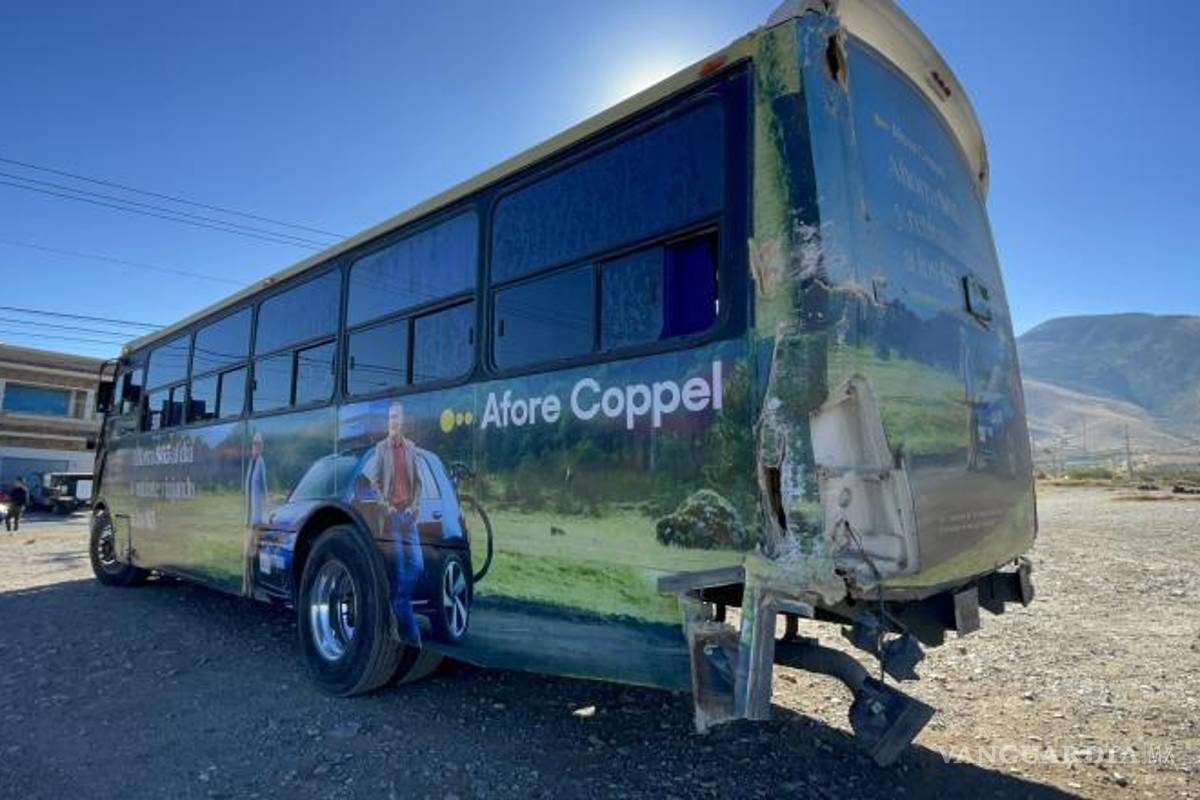 $!El percance ocurrió cuando el transporte público frenó para el ascenso de pasajeros.