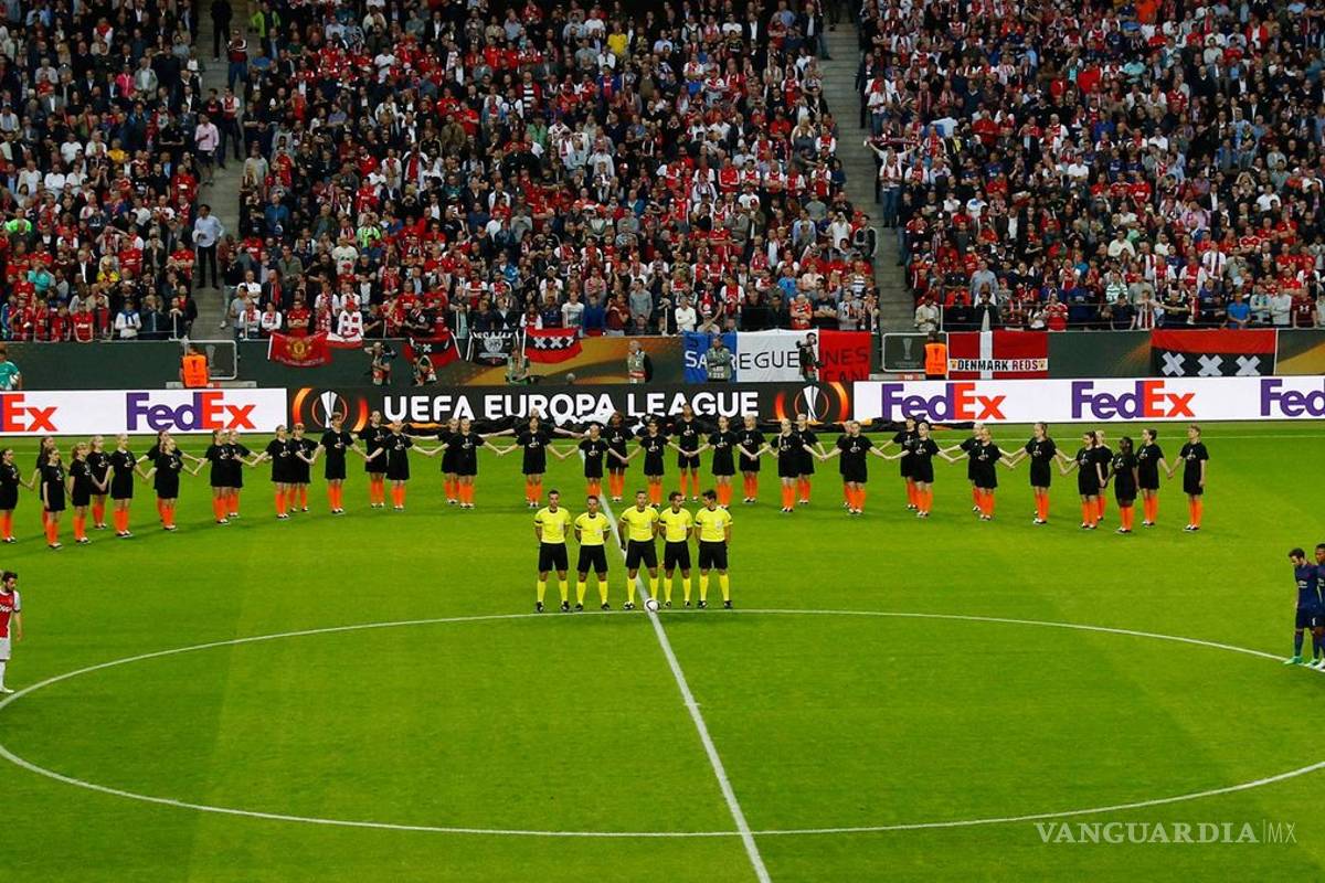 El emotivo un minuto de silencio en final de Europa League por las víctimas de Manchester