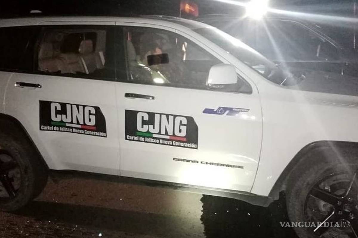 Roban camioneta a candidato en Zacatecas y le ponen calcas del CJNG