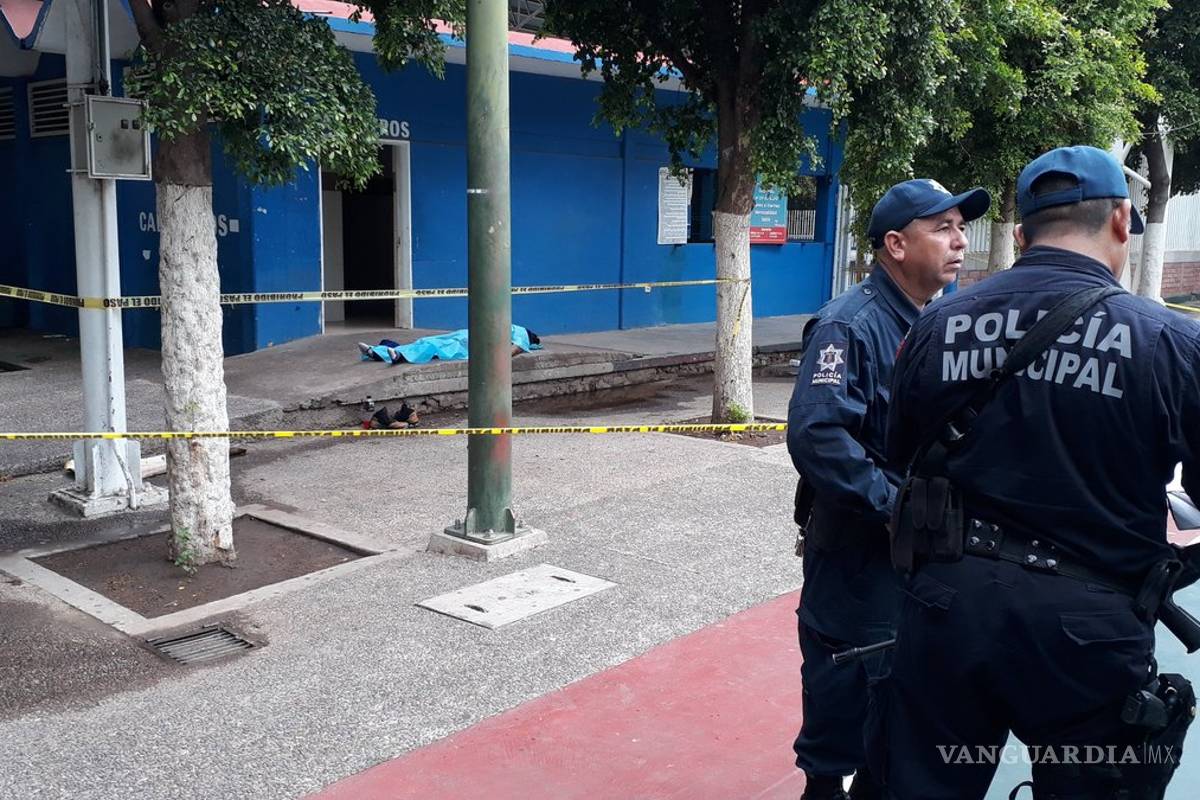 Hombre muere de un infarto junto a casilla especial en Culiacán