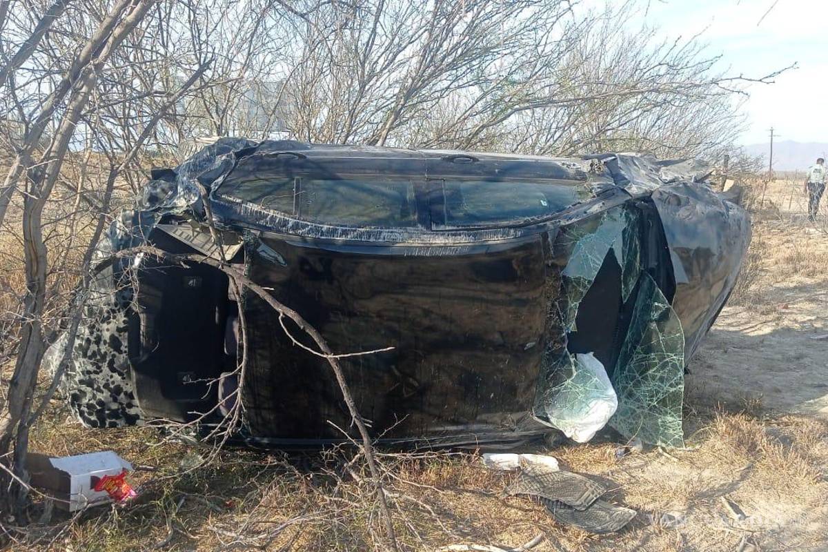 Salen de la carretera y vuelcan por exceso de velocidad; terminan heridas, en Ramos Arizpe
