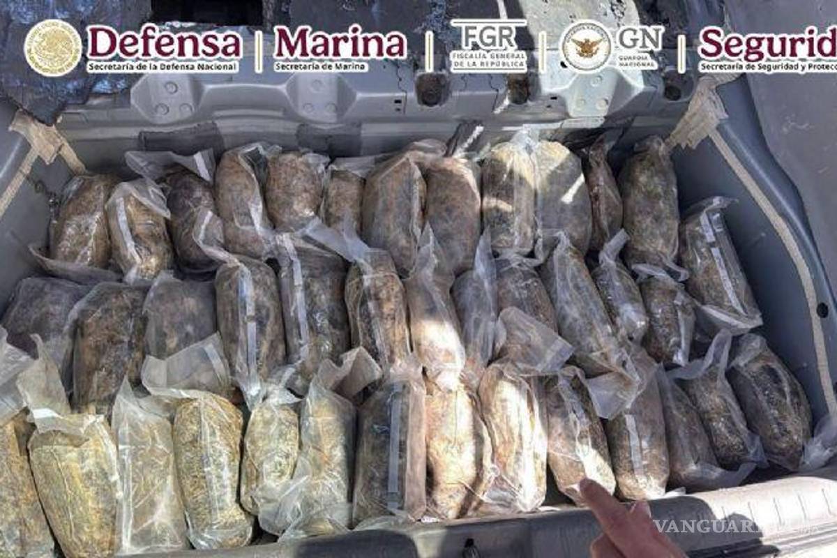 $!El conductor de un vehículo en Coahuila intentó evadir a los oficiales, lo que resultó en una breve persecución.