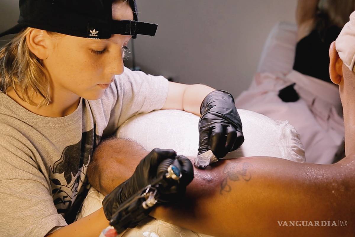 ¿Dejarías que un niño de 12 años te tatúe?
