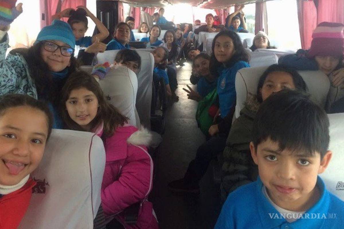 Después de 20 horas, niños cantores de Michoacán avanzan en la Matehuala-Saltillo para concierto en Catedral